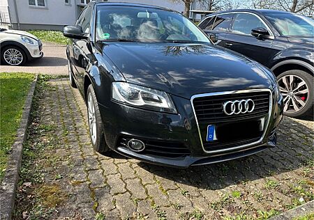Audi A3 2.0 TDI S line Sportback S line Bi-Xenon