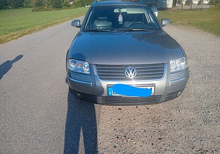 VW Passat Variant Volkswagen 2.5 V6 TDI tipt. 4mot. Highli...