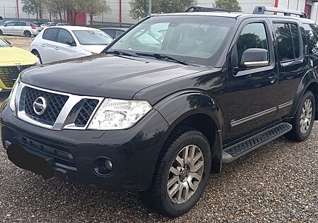 Nissan Pathfinder 3.0 Diesel 4X4 - 7 Sitze - Automatik