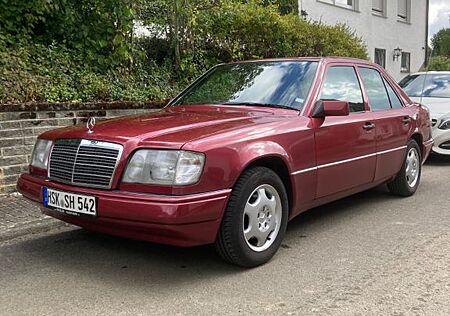 Mercedes-Benz 220