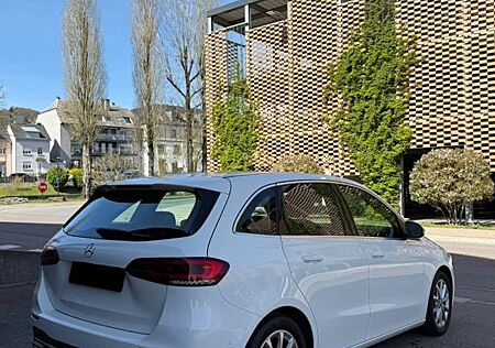 Mercedes-Benz B 180 d DCT -
