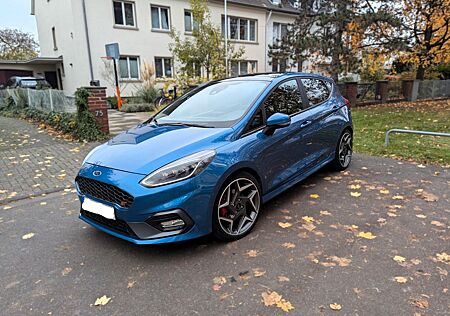 Ford Fiesta ST Ledersitze & 8-fach bereift