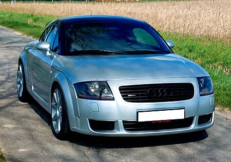 Audi TT Coupe 1.8T quattro 165 kW -