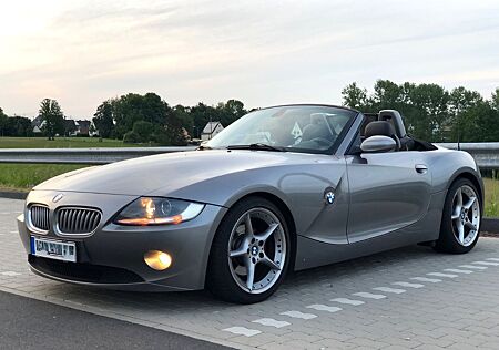 BMW Z4 3.0i Cabrio *Top Zustand* Navi/ Memory/ PDC