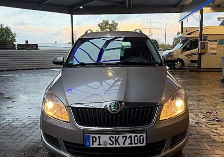 Skoda Roomster 1.2l TSI TÜV Neu 8 fach bereift.