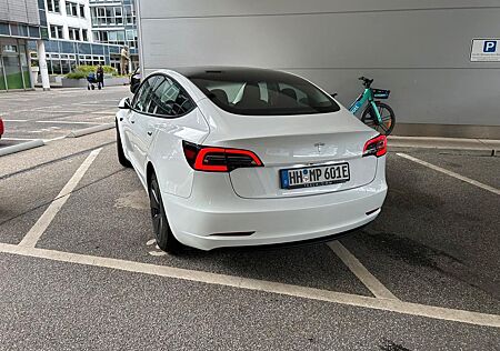 Tesla Model 3 Hinterradantrieb RWD 2023 Garage Wagens