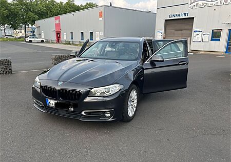 BMW 525d Touring A Luxury Line Luxury Line