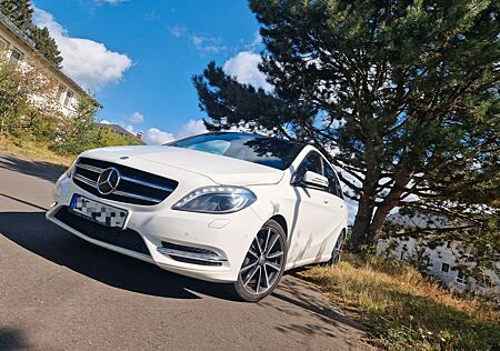 Mercedes-Benz B 200 TÜV NEU - B200 BlueEFFICIENCY -//AMG NightPaket