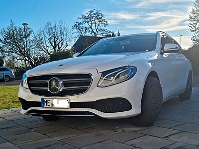 Mercedes-Benz E 220 d T Autom. -AHK