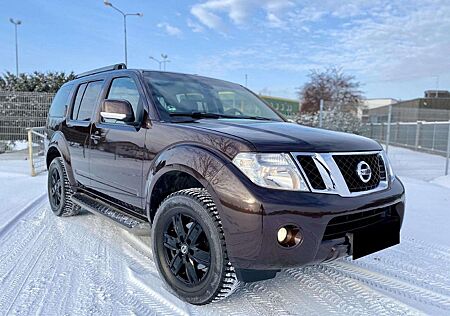 Nissan Pathfinder 2.5 dCi DPF SE 4WD