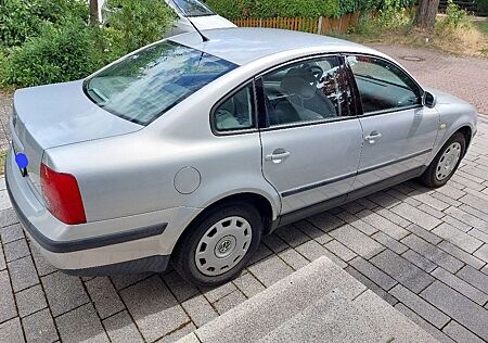 VW Passat Volkswagen 1.6 Limo Automatik Comfortline fahrbereit