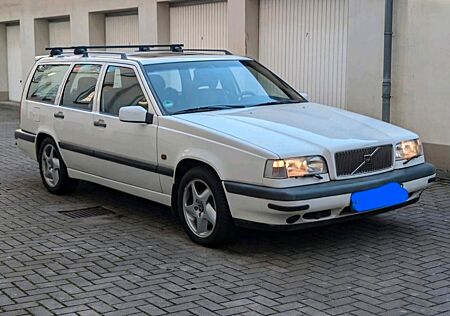 Volvo 850 Pkw in Weiß, BJ 5/95, 125 KW TÜV 5/26