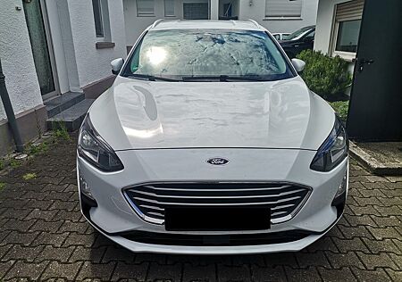Ford Focus FACELIFT/NAVI/CAM/SZH+LENKRADHZ/PARKASSIST