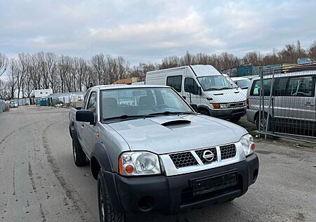 Nissan PickUp 4X4 mit Klima. AC. TÜV 9.2024