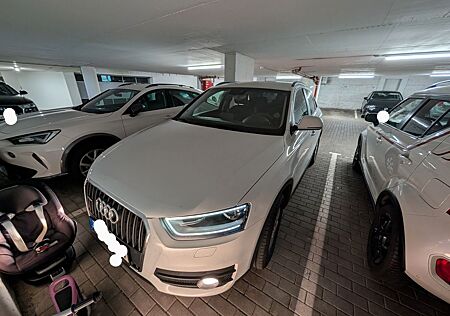 Audi Q3 2.0 TFSI quattro - Navi, Xenon, PDC, Sportsit