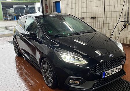 Ford Fiesta 1,5 EcoBoost ST mit Styling-Paket ST ...