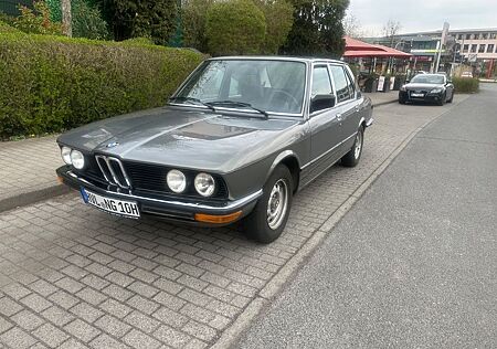 BMW 518