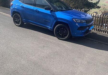 Jeep Compass 1.3l T4-PHEV 140kW Limited Auto. 4WD...