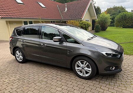 Ford S-Max 2,0 Bi-Turbo 240PS Standheizung AHK Pano