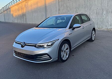 VW Golf Volkswagen VIII Style 2.0 TDI DSG Travel Matrix Navi