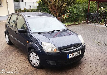 Ford Fiesta 1.3 AC und Park Hilfe hinten