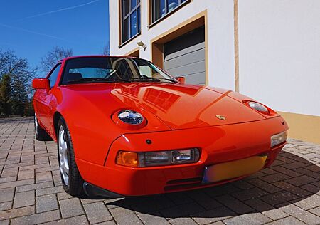 Porsche 928 S4