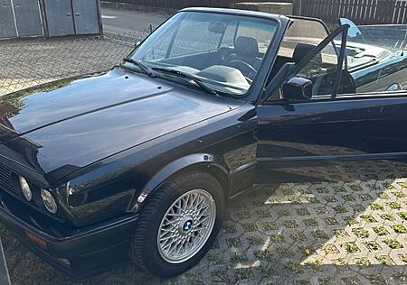 BMW 318i Cabrio E30 Oldtimer