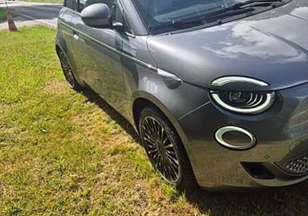 Fiat 500E la Prima