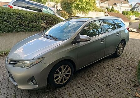 Toyota Auris Touring Sport 1.6 6 Gang Life Pano 1. Hand