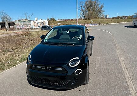 Fiat 500E "la Prima" Limousine 42 kWh La Prima