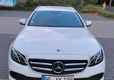 Mercedes-Benz E 220 d T Autom. -