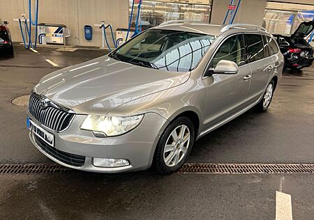Skoda Superb 1.8 TSI DSG Combi Elegance Xenon SHZ Park