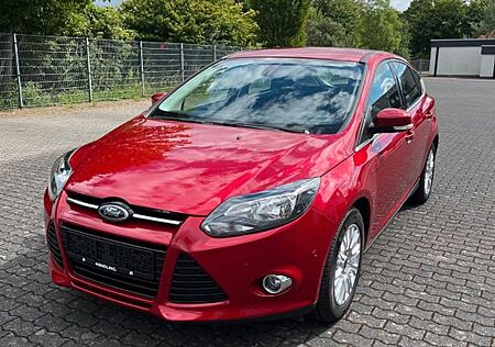 Ford Focus 1,6 Ti-VCT 105 PS 5-türig Titanium 8 Räder