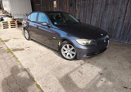 BMW 320i -