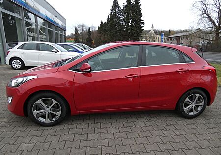 Hyundai i30 YES! 1.6*NAVI*RFK*PDC*KLIMA*ALU*TEMPOMAT*5-T