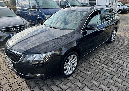 Skoda Superb Combi Exclusive Automatik Navi Xenon