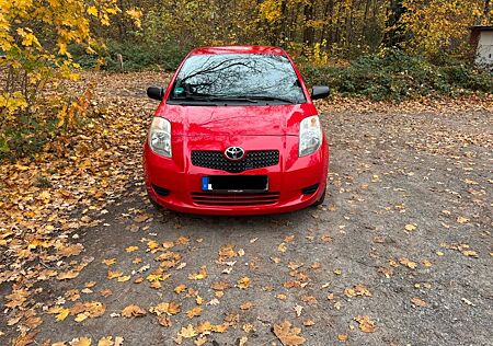 Toyota Yaris 1,3-l-VVT-i Cool Cool