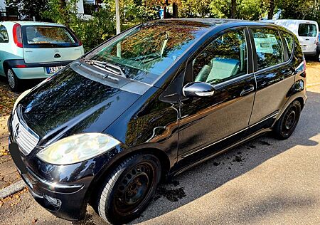 Mercedes-Benz A 200 A -Klasse TEILLEDER NAVI ALU