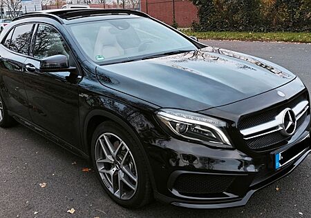 Mercedes-Benz GLA 45 AMG 4MATIC DCT AMG