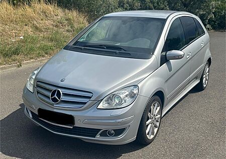 Mercedes-Benz B 200 Special Edition Automatik+Tip Navigation