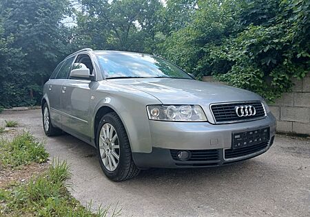 Audi A4 2.0 Avant TÜV Neu, viele Neuteile