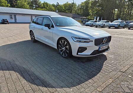 Volvo V60 B4 Ultra Dark