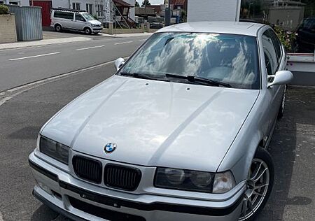 BMW 323Ci -