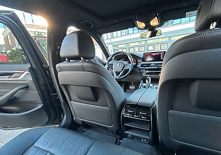 BMW 520d Tour AHK Pano ACC HUD HI-FI Live Cockp.