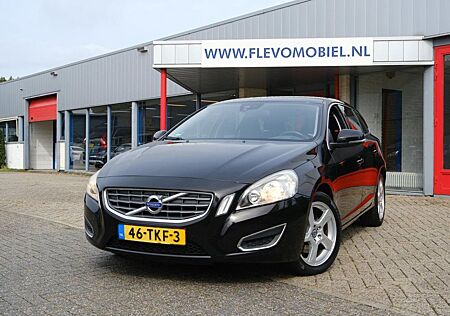 Volvo V60 1.6 DRIVe Momentum Navi|Clima|LMV|Dealer OH!
