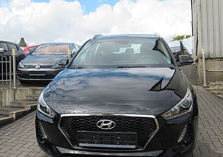 Hyundai i30 cw Trend- NAVI-KAMERA-SHZ-DAB-ALU-2.HAND