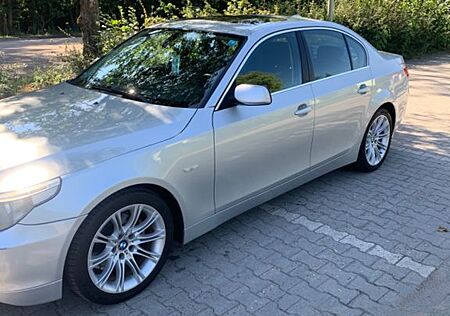 BMW 523i A -