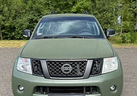 Nissan Pathfinder 2.5 dCi XE STIER BUNDESWEHR
