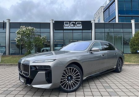 BMW 740 d xDrive M Sport FondEnt,Aut.Tür,Sky,B&W,Exe