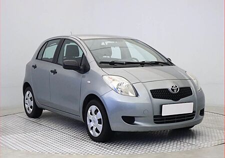 Toyota Yaris 1,0-l , 1.Hand, 8-Fach bereift, TÜV NEU
